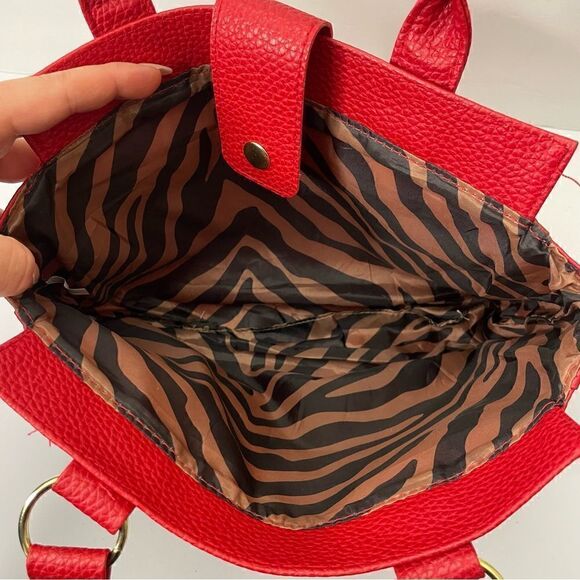 Red medium Tote| Like new! No brand with Tiger print inside lining - Picture 3 of 3
